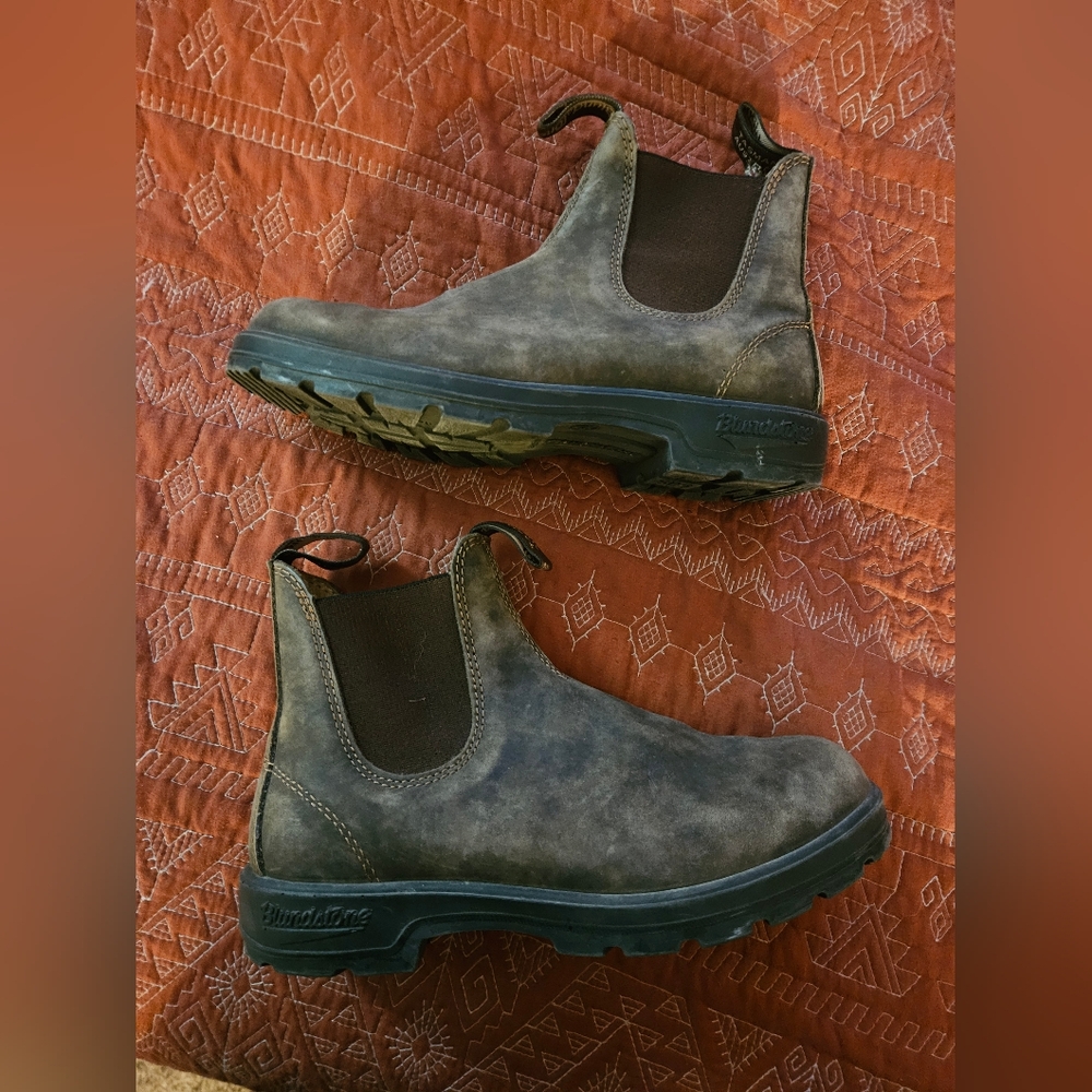 Blundstone Women's Classic Chelsea Boot #585 - Rustic Brown 7.5